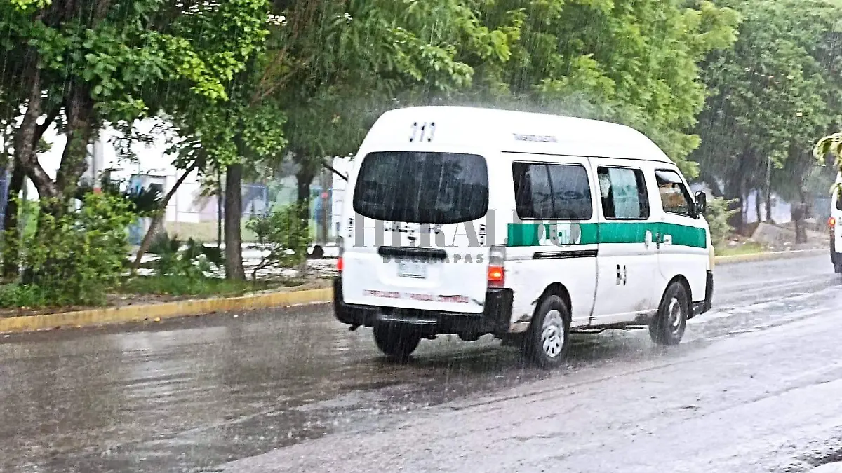 Conducir durante lluvias es un riesgo